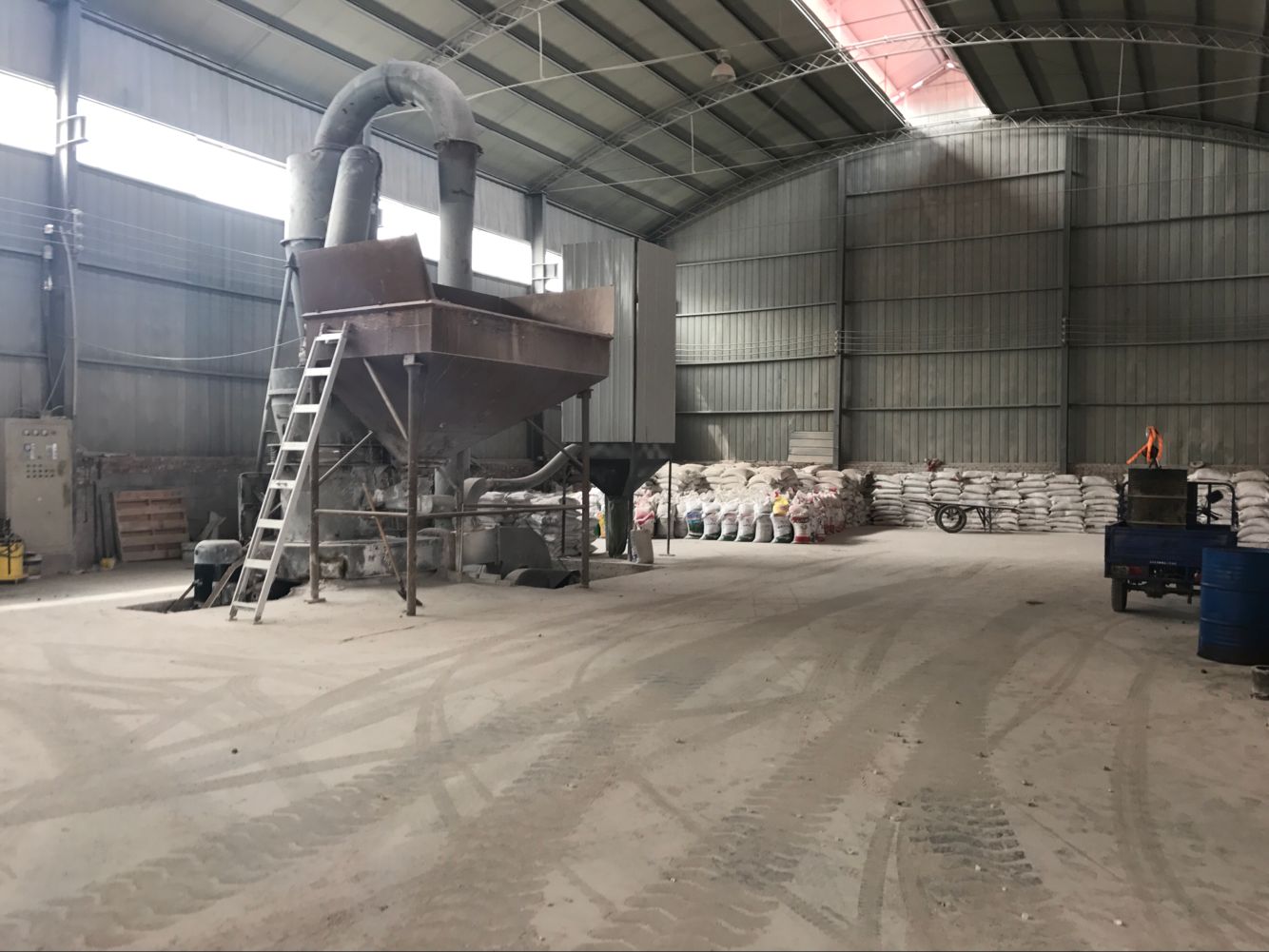 還原鐵粉粉磨車(chē)間