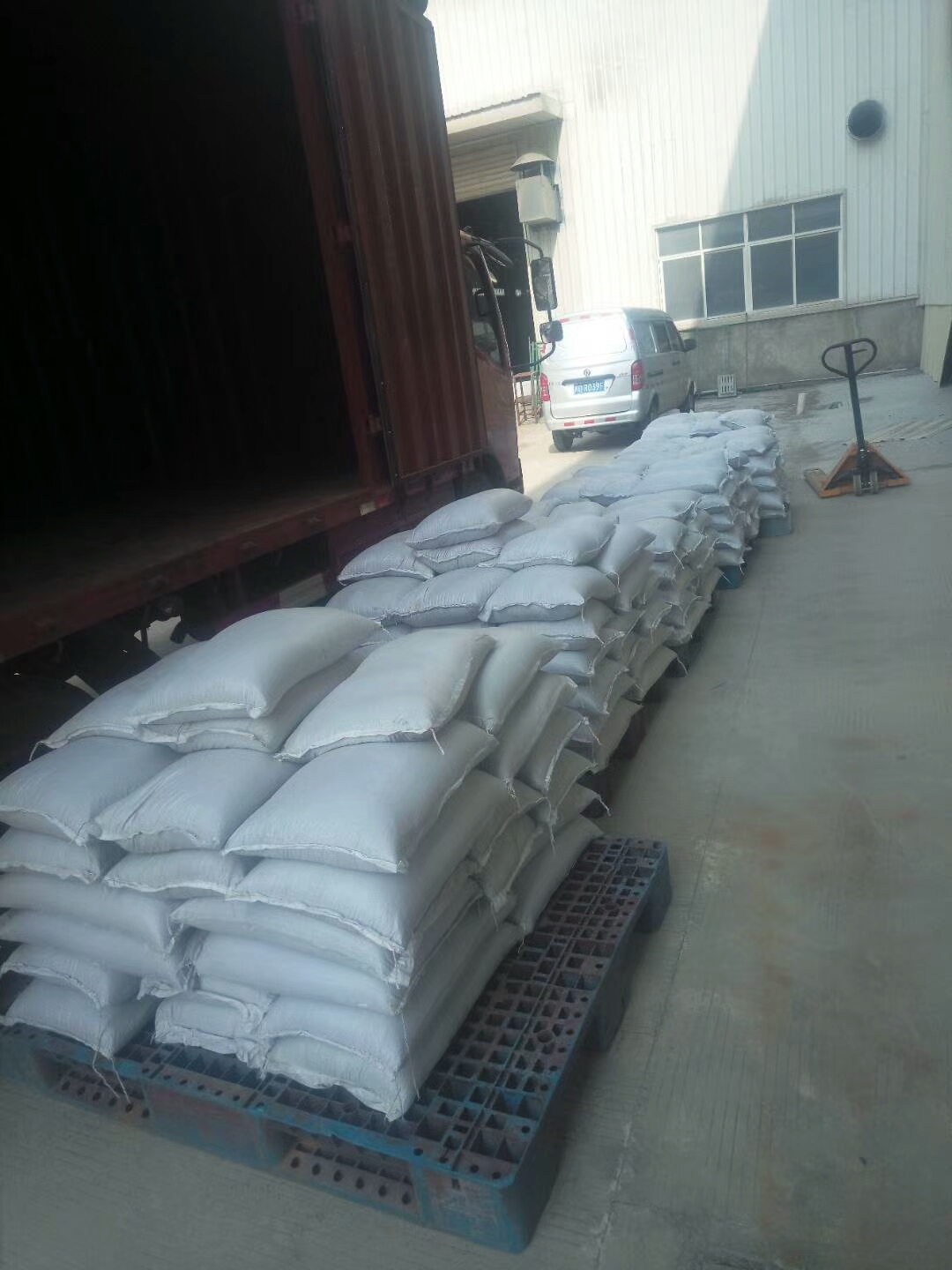 綠碳化硅裝車(chē)中